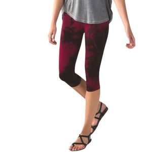 Lululemon In The Flow Crop II Size 8 Wine Berry/Bordeaux Drama Leggings Capri